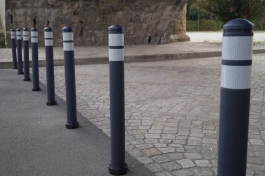 Flexi-Poller mit Flachkopf, elastisch und anfahrbar, Ø 80 mm