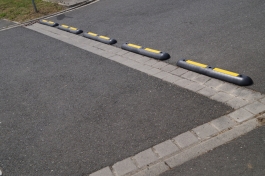 HASKYY Radstopper 2er Set - Parkschwelle Für Garage & Parkplatz, 57x14x7,5cm