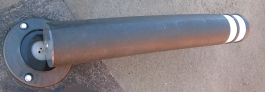 Poller -GRAZ- Ø 140 mm aus Kunststoff, 90° neigbar, mit Fußplatte und Zugfeder