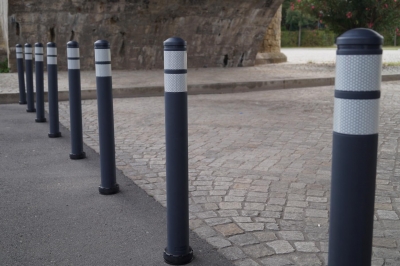 Flexi-Poller mit Flachkopf, elastisch und anfahrbar, Ø 80 mm