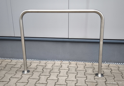 Absperrbügel / Anlehnbügel aus Edelstahl,  Ø 48 mm, Höhe: 1,20 m, ohne Querholm