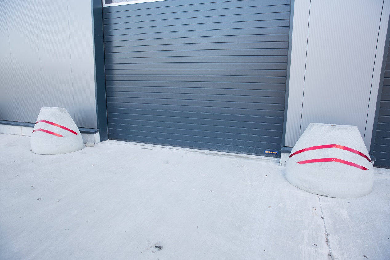 Anfahrschutzpoller Typ IIb 625x1250x1300 mm mit Reflexfolie