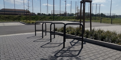 Fahrrad-Anlehnbügel Stahl | Ø 48 mm | zum Einbetonieren | Höhe 1200 mm, Breite 800 mm mit Knieholm
