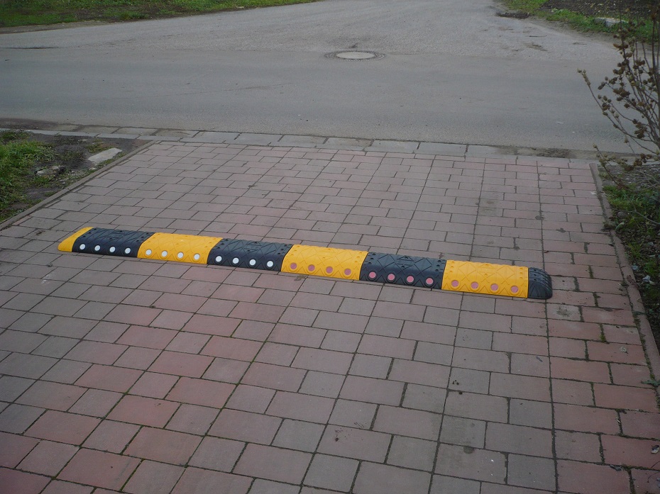 Temposchwellen-Set 10 km/h, 2,58 bis 6,32 m gelb/schwarz aus PP, 5 cm hoch
